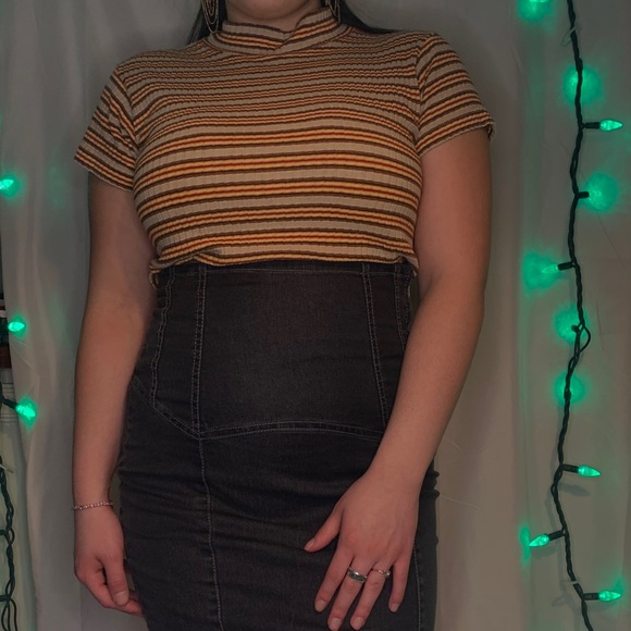 Vintage Red Paint Tee - Picture 2 of 5